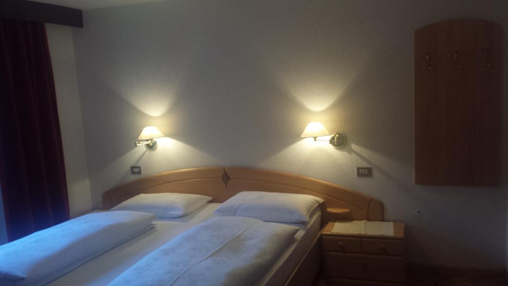 Hotel Garni Gardena - Appartments Santa Cristina Val Gardena Rom bilde