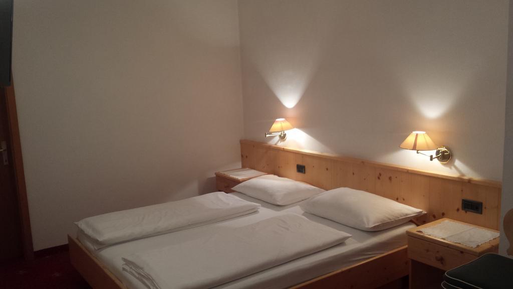 Hotel Garni Gardena - Appartments Santa Cristina Val Gardena Rom bilde
