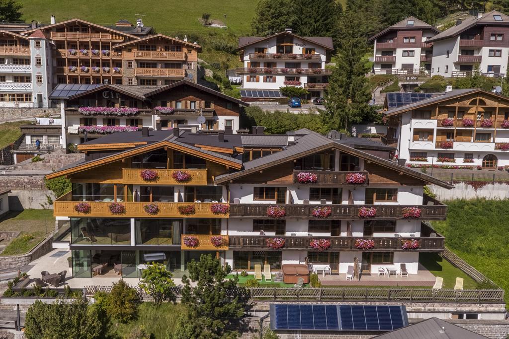 Hotel Garni Gardena - Appartments Santa Cristina Val Gardena Eksteriør bilde
